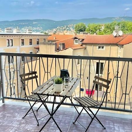 Leia Home W/Private Parking In Old Town Trieste Exterior photo